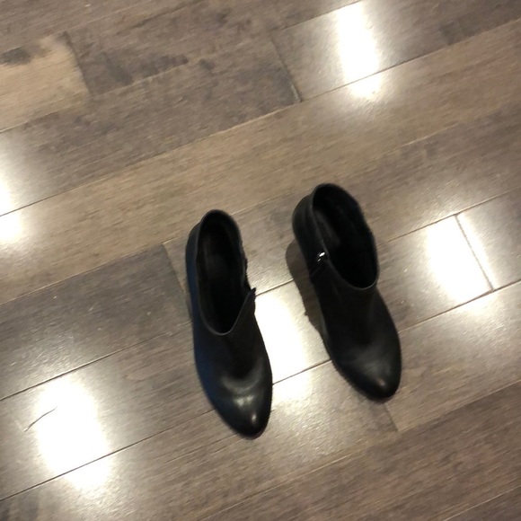 Black boots - Picture 2 of 2